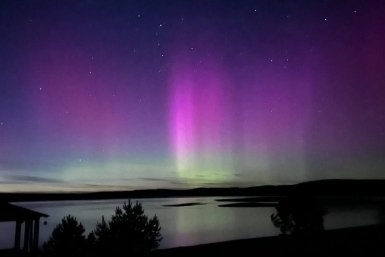 Из-за магнитной бури полярные сияния могут увидеть даже в южных регионах России Фото взято с тг-канала (18+) &quotИркутский астроном&quot. Автор: Роман Антонович