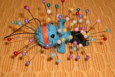 Современная кукла вуду commons.wikimedia.org