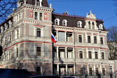 Россиянам следует зарегистрироваться в консульстве на случай, если возникнет экстренная ситуация commons.wikimedia.org