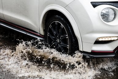 Лужа на дороге Евгений Кулешов, ИА PrimaMedia.ru