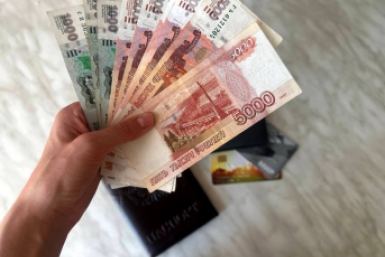 Деньги, бансковская карта Валерия Овдеенко, ИА PrimaMedia.ru