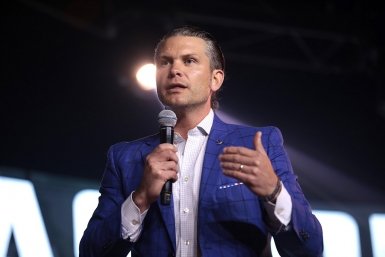 Пит Хегсет попал в неловкое положение во время богослужения commons.wikimedia.org
