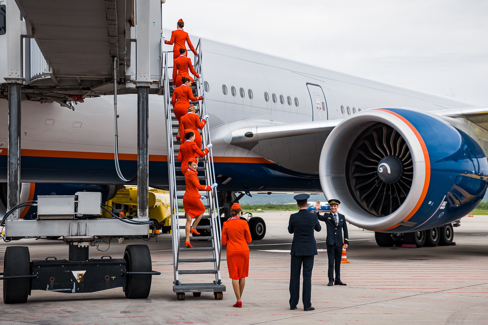 Стюардессы Илья Аверьянов, ИА PrimaMedia