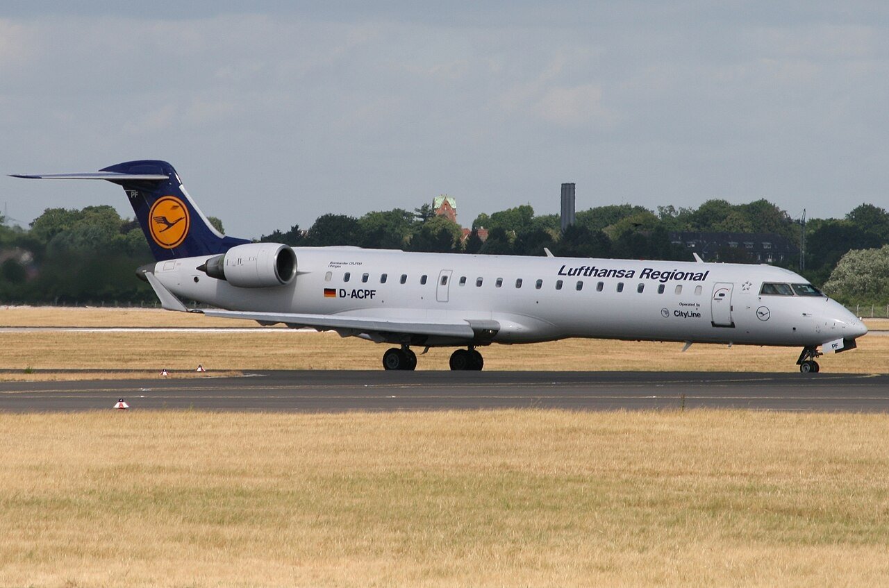 Самолет Bombardier CRJ700 разбился в Вашингтоне 30 января 2025 года wikipedia.org