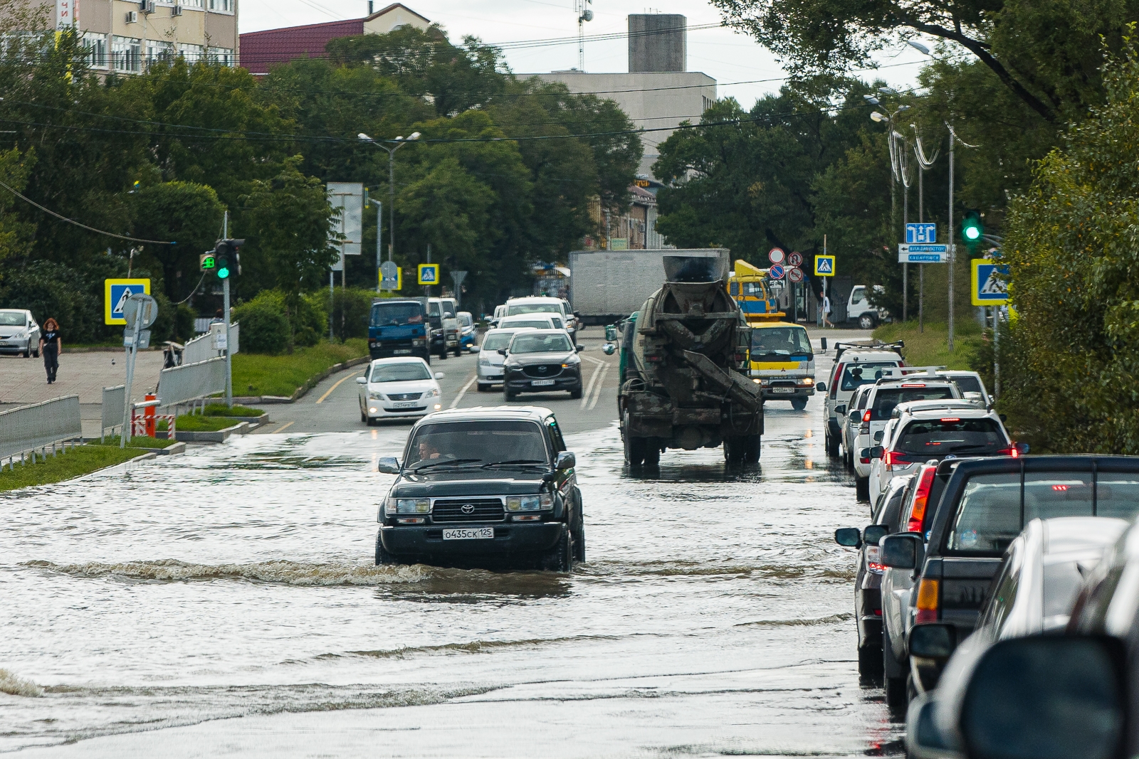 Большое количество снега может привести к подтоплению улиц Илья Аверьянов, ИА PrimaMedia.ru